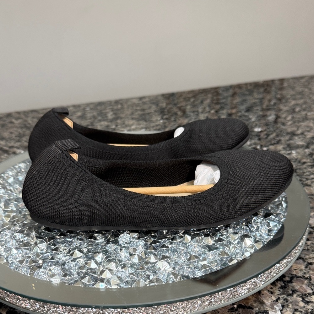 Journee Collection Black Women's ballet flats Loafers NWOT 7